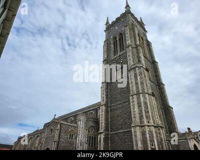 Un tiro a basso angolo della Chiesa Parrocchiale di Cromer in Inghilterra Foto Stock