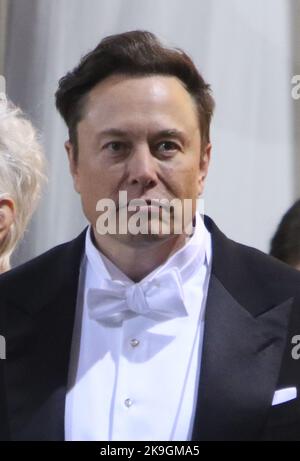 NEW YORK, NEW YORK - MAGGIO 02: Elon Musk al Met Gala 2022 che celebra "in America: An Anthology of Fashion" al Metropolitan Museum of Art il 02 maggio 2022 a New York City. Credito: RW/MediaPunch Foto Stock