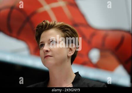 Vienna, Austria. Ottobre 10, 2022. Campagna elettorale con Beate Meinl-Reisinger di NEOS (Nuova Austria) a Lugner a Vienna Foto Stock