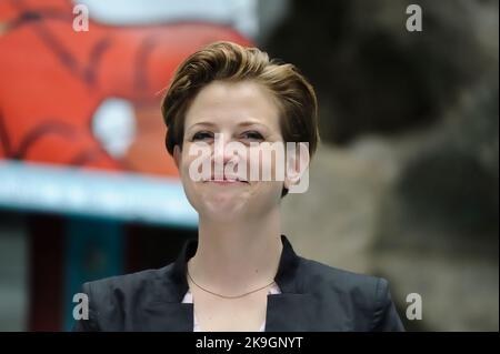 Vienna, Austria. Ottobre 10, 2022. Campagna elettorale con Beate Meinl-Reisinger di NEOS (Nuova Austria) a Lugner a Vienna Foto Stock