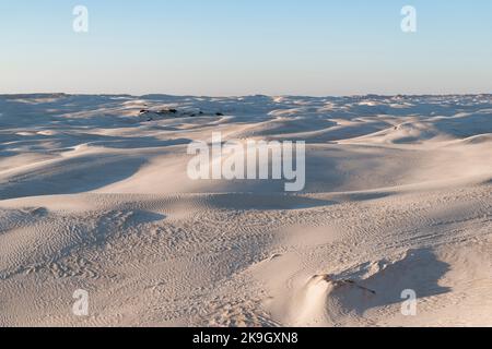 Luogo chiamato Sugar Dunes nel Sultanato di Oman, Medio Oriente, penisola arabica, paesaggio desertico, destinazione di viaggio Foto Stock