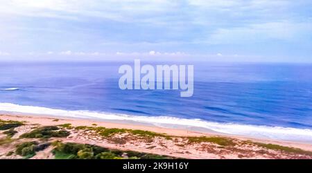 Atterraggio aereo sulla costa a Puerto Escondido con vista dalla finestra Puerto Escondido zicatela Oaxaca Messico. Foto Stock