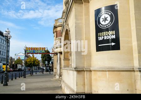 Londra - Ottobre 2022: Esterno del Battersea Arts Centre. Un luogo per le arti dello spettacolo sul Lavender Hill a Battersea, nel sud-ovest di Londra Foto Stock