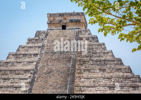Chichen Itza kukulcan piramide vecchia rovina, antica civiltà Maya Foto Stock