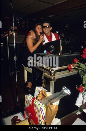 Memphis, Tennessee, Stati Uniti. 9th Feb, 2011. Jerry Lee Lewis con Kerrie McCarver, 1986 compleanno Celebration file Photo Credit: Robin Nelson/ZUMAPRESS.com/Alamy Live News Foto Stock