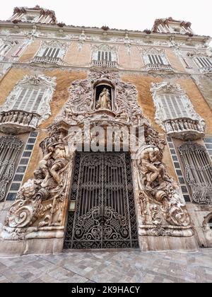 Valencia, Spagna - 16 ottobre 2022: Facciata esterna del Marques de Dos Aguas è forse l'edificio più spettacolare del museo di Valencia. Foto Stock