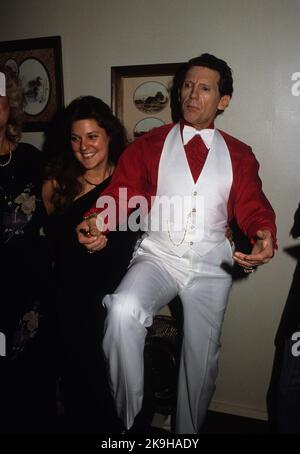 Febbraio 14, 2011 - Memphis, TN, Stati Uniti d'America - Jerry Lee Lewis con Kerrie McCarver, 1986 celebrazione di compleanno File foto (credito Immagine: © Robin Nelson/ZUMAPRESS.com) Foto Stock