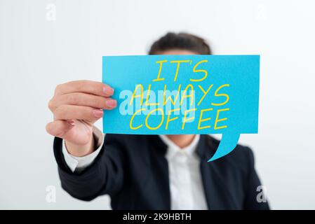 Segno di scrittura della mano relativo sempre caffè. Gli amanti della caffeina di approccio di affari bevono tutto il giorno per cominciare al lavoro per raggiungere un obiettivo Foto Stock