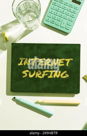 Scrittura a mano di testo Internet Surfing. Parola per un resoconto formale di un dipendente è responsabilità Foto Stock