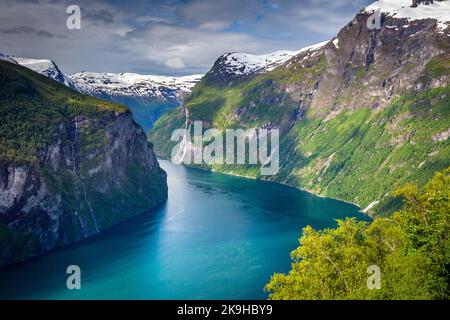 Cascate di Gierangerfjord e Seven Sisters, Norvegia, Nord Europa Foto Stock