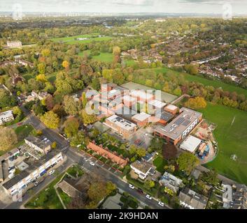 Ham è un distretto suburbano di Richmond, nel sud-ovest di Londra. Ha prati adiacenti al Tamigi, dove scorre anche il Thames Path National Trail Foto Stock