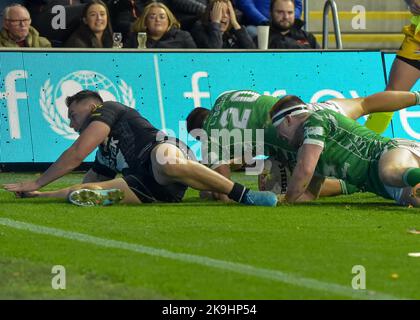 Leeds, Regno Unito. 28th Ott 2022. Louis Senior of Ireland segna una prova nel 2nd Half Rugby League World Cup 2021 gruppo Una partita tra Nuova Zelanda V Ireland a Headingley, Leeds West Yorkshire, UK il 23 ottobre 2022 (Foto di Craig Cresswell/Alamy Live News) Credit: Craig Cresswell/Alamy Live News Foto Stock