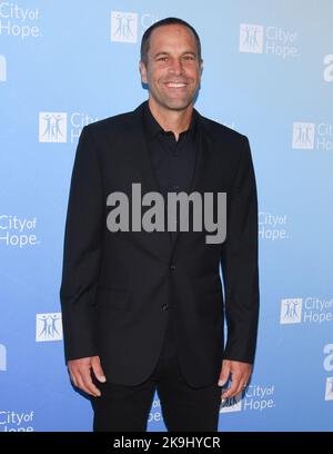 27 ottobre 2022, Wesollywood, California, UA: Jack Johnson partecipa al Spirit of Life Gala 2022 della City of Hope. (Credit Image: © Billy Bennight/ZUMA Press Wire) Foto Stock