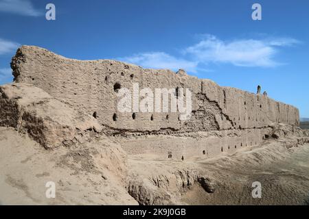 Gyaur Kala, deserto di Kyzylkum, Repubblica autonoma di Karakalpakstan, Uzbekistan, Asia centrale Foto Stock