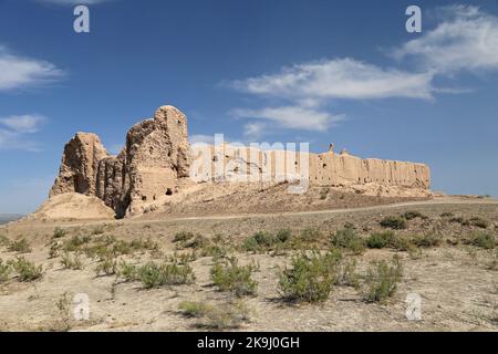 Gyaur Kala, deserto di Kyzylkum, Repubblica autonoma di Karakalpakstan, Uzbekistan, Asia centrale Foto Stock