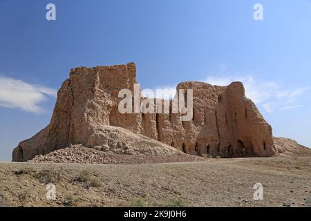 Gyaur Kala, deserto di Kyzylkum, Repubblica autonoma di Karakalpakstan, Uzbekistan, Asia centrale Foto Stock