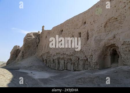 Gyaur Kala, deserto di Kyzylkum, Repubblica autonoma di Karakalpakstan, Uzbekistan, Asia centrale Foto Stock