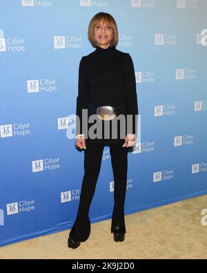 27 ottobre 2022, Wesollywood, California, UA: Sylvia Rhone partecipa al 2022° Spirit of Life Gala di City of Hope. (Credit Image: © Billy Bennight/ZUMA Press Wire) Foto Stock