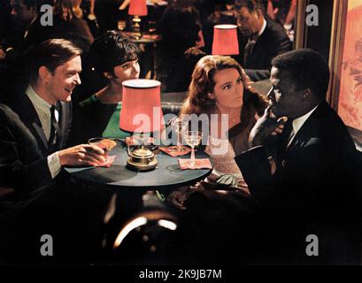 Tom Heaton, Grace Gaynor, Katharine Houghton, Sidney Poitier, on-set of the Film, 'Guess Who's Coming to Dinner?', Columbia Pictures, 1967 Foto Stock