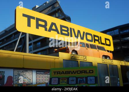 Trabi World, Zimmerstrasse, Mitte, Berlino, Germania. Foto Stock