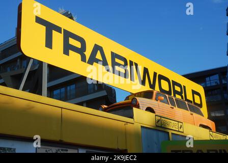 Trabi World, Zimmerstrasse, Mitte, Berlino, Germania. Foto Stock