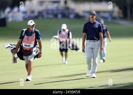 Miami, Stati Uniti. 28th Ott 2022. DORAL, FL - 28 OTTOBRE: Wade Ormsby di Punch Walk verso il primo verde durante le quarti di finale della LIV Golf Invitational - Miami al Trump National Doral Miami il 28 ottobre 2022 a Doral, Florida. (Foto di Alberto E. Tamargo/Sipa USA) Credit: Sipa USA/Alamy Live News Foto Stock