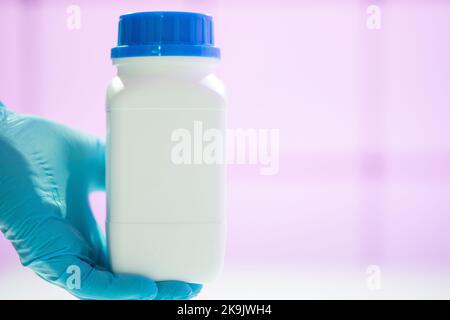 Contenitore in plastica per la conservazione di prodotti chimici e additivi alimentari Foto Stock