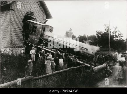 Stoccolma - Västerås - Bergslagen Railway, SWB L 47 ha guidato proprio attraverso una locomotiva a Riddersvik appena fuori Spånga. Foto Stock