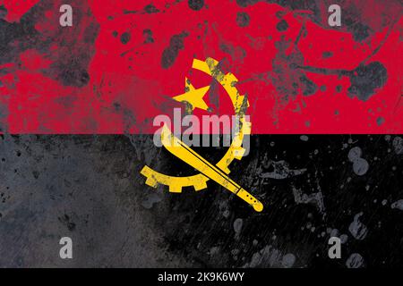 Bandiera Angola su sfondo graffiato vecchio grunge texture Foto Stock