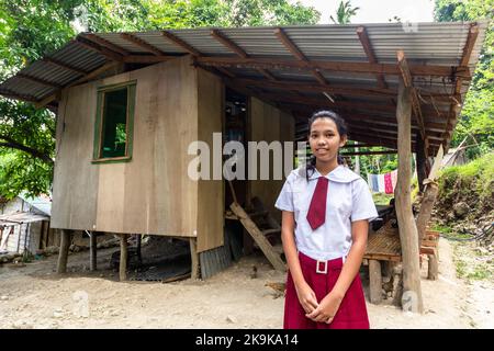 Un indigente studente filippino di Batangas, Filippine Foto Stock