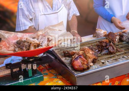 Un'azienda che vende carnitas di maiale, cibo tradizionale dal Messico Foto Stock