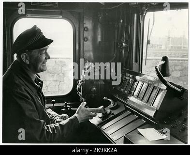 Conducente LOK nella cabina del conducente. Foto Stock