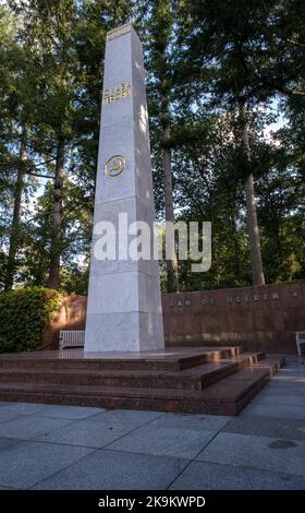 Leusden, Paesi Bassi - 06 ottobre 2022: Campo d'onore sovietico e sito commemorativo. Qui sono sepolte 865 vittime di guerra dell'ex Unione Sovietica. Dom Foto Stock