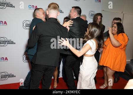 Sydney, Australia. 29th ottobre 2022. Jackie o e Kyle Sandilands festeggiano e posano i loro trofei su un muro dei media presso gli Australian Commercial radio Awards (ACRA) presso l'International Convention Centre (ICC). Credit: Richard Milnes/Alamy Live News Foto Stock