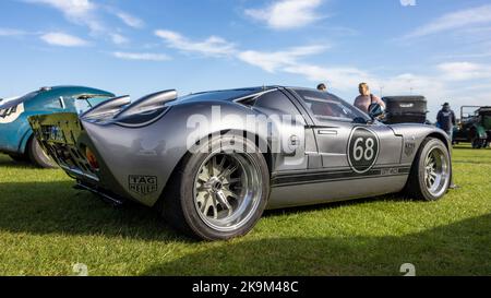 2009 CAV GT ‘TAG 390’ auto da corsa in mostra al Race Day Airshow tenutosi a Shuttleworth il 2nd ottobre 2022 Foto Stock