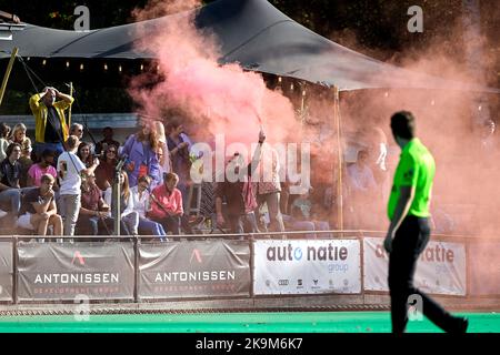 I tifosi dei draghi hanno illustrato durante una partita di hockey tra KHC Dragons e Gantoise, sabato 29 ottobre 2022 a Brasschaat, il giorno 10 della stagione belga della Women Hockey League 2022-2023. BELGA PHOTO TOM GOYVAERTS Credit: Agenzia Notizie Belga/Alamy Live News Foto Stock