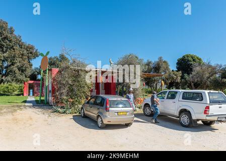 CITRUSDAL, SUD AFRICA - 9 SETTEMBRE 2022: La strada Kom PROe Stall accanto alla strada N7 vicino a Citrusdal nel Capo Occidentale Foto Stock