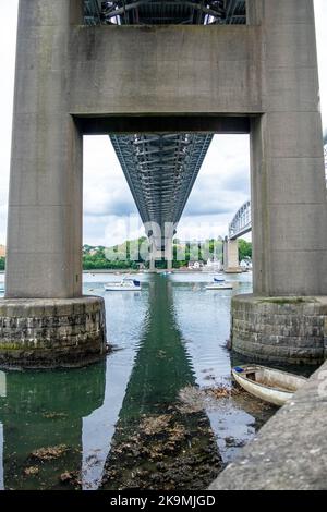 Sotto il ponte Saltash Foto Stock