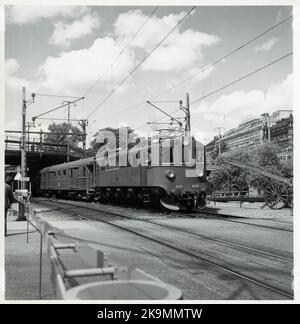 State Railways SJ F 603 all'uscita sud da Stoccolma Central. 1952. Foto Stock