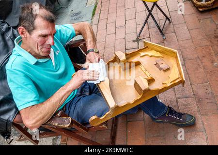 Bogota Colombia,Usaquen Mercado de Las Pulgas en Usaquen Domenica mercato delle pulci Asociacion Mercado Santa Barbara Usaquen Turistico zona pedonale Foto Stock