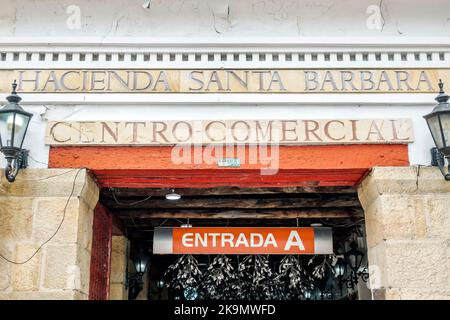 Bogota Colombia, Usaquen Mercado de Las Pulgas en Usaquen Domenica mercato delle pulci, Hacienda Santa Barbara Centro-Comercial, negozi business business s Foto Stock
