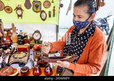 Bogota Colombia,Usaquen Mercado de Las Pulgas en Usaquen Domenica mercato delle pulci Asociacion Mercado Santa Barbara Usaquen Turistico zona pedonale Foto Stock