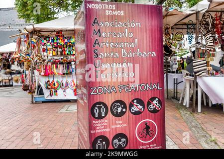 Bogota Colombia,Usaquen Mercado de Las Pulgas en Usaquen Domenica mercato delle pulci Asociacion Mercado Santa Barbara Usaquen Turistico zona pedonale Foto Stock