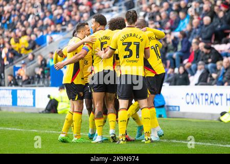 Joao Pedro (10) di Watford celebra il suo obiettivo con i compagni di squadra durante la partita del campionato Sky Bet tra Wigan Athletic e Watford al DW Stadium di Wigan sabato 29th ottobre 2022. (Credit: Mike Morese | MI News) Credit: MI News & Sport /Alamy Live News Foto Stock