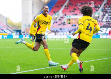 Joao Pedro (10) di Watford celebra il suo obiettivo e lo rende 0-1 durante la partita del campionato Sky Bet tra Wigan Athletic e Watford al DW Stadium di Wigan sabato 29th ottobre 2022. (Credit: Mike Morese | MI News) Credit: MI News & Sport /Alamy Live News Foto Stock