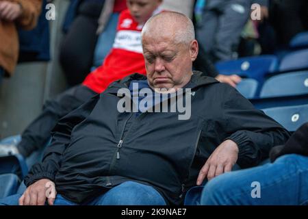 Preston, Regno Unito. 29th Ott 2022. Il tifoso di Middlesbrough si addormenta dopo la partita del Campionato Sky Bet Preston North End vs Middlesbrough a Deepdale, Preston, Regno Unito, 29th ottobre 2022 (Photo by Phil Bryan/News Images) a Preston, Regno Unito, il 10/29/2022. (Foto di Phil Bryan/News Images/Sipa USA) Credit: Sipa USA/Alamy Live News Foto Stock