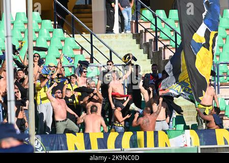 Cosenza, Italia. 29th Ott 2022. TIFOSI FROSINONE durante Cosenza Calcio vs Frosinone Calcio, Campionato Italiano di calcio Serie B a Cosenza, Italia, Ottobre 29 2022 Credit: Independent Photo Agency/Alamy Live News Foto Stock