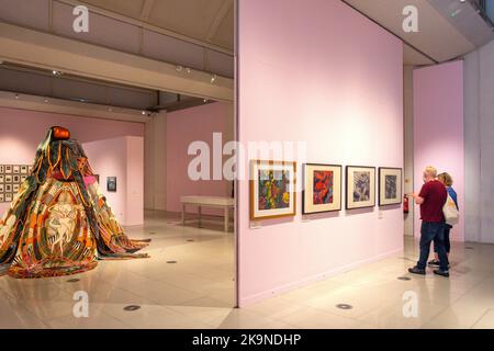 Esposizioni interne, Millennium Gallery, Arundel Gate, Sheffield, South Yorkshire, Inghilterra, Regno Unito Foto Stock