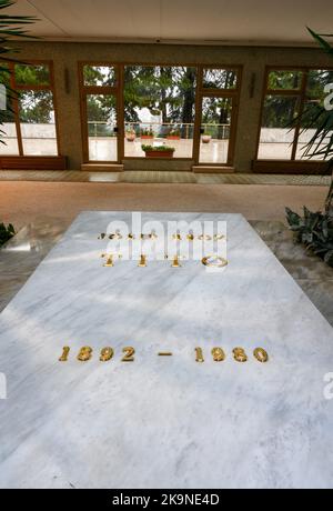 Mausoleo del Maresciallo Tito. La tomba del presidente Josip Broz Tito, Casa dei Fiori, Museo di Jugoslavia, Belgrado, Serbia Foto Stock