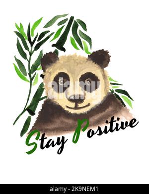 Divertente orso panda su sfondo bianco. Illustrazione dipinta a mano in acquerello con citazione rimanere positivo. Foto Stock